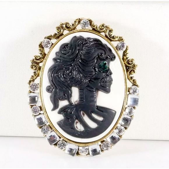 Gold plated green and white crystal cameo skull woman necklace/brooch - Picture 7 of 16